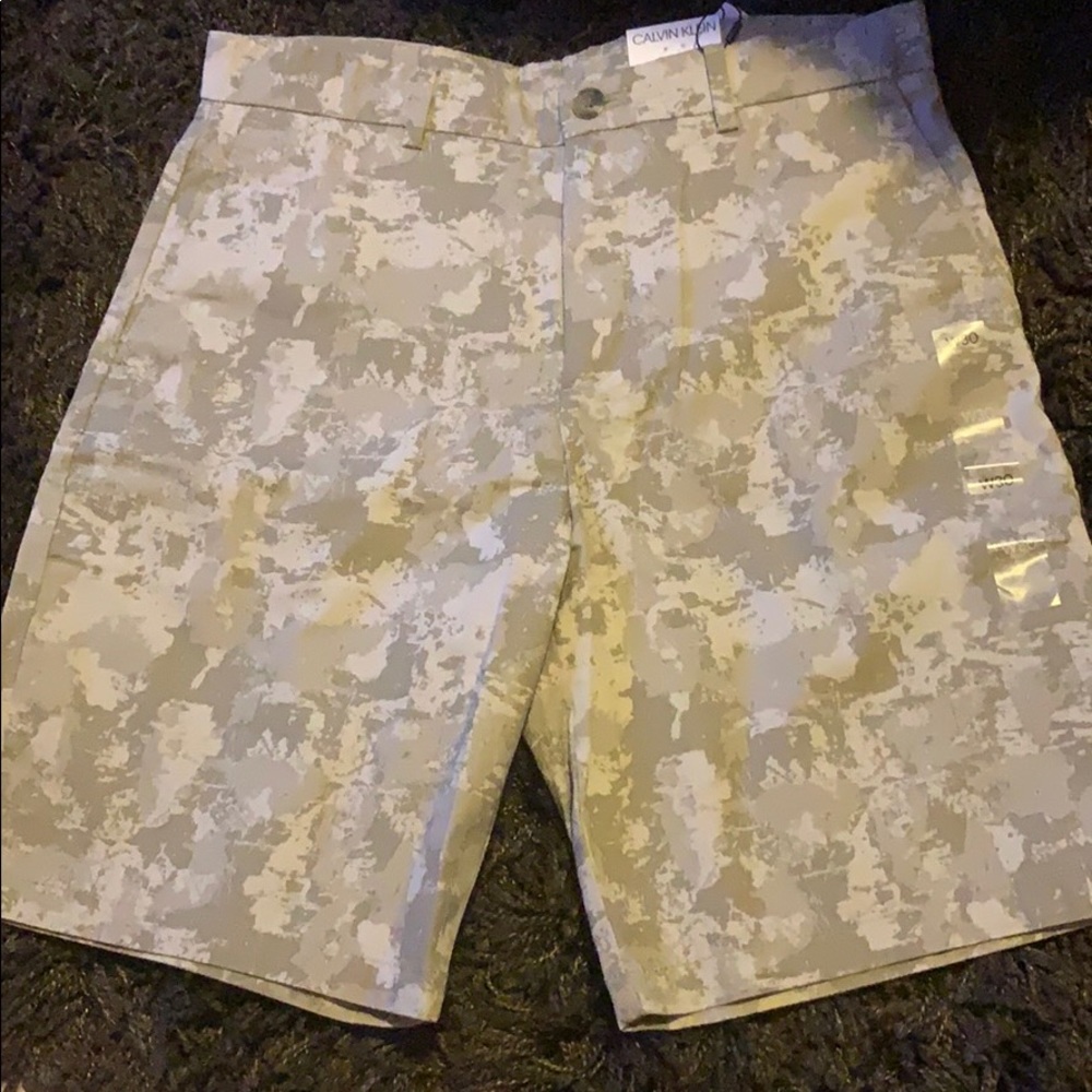 Men stretch extensible short